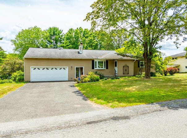 19 Drawbridge Drive, Guilderland, NY 12203