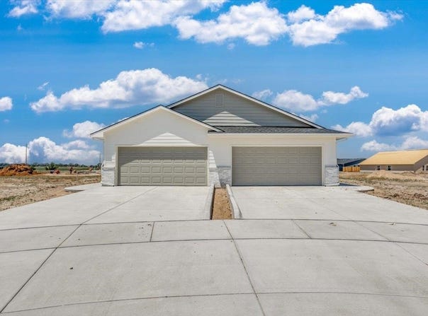 1158-1160 W Trek Cir., Goddard, KS 67052-1109