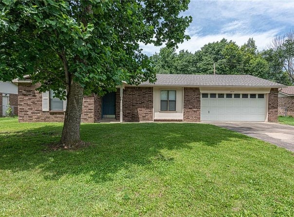 2881  N Susan Carol  LN, Fayetteville, AR 72703