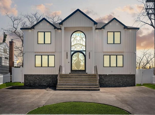 11 Flower Road, Valley Stream, NY 11581