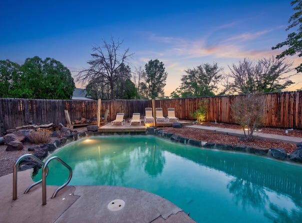 911 Palmas Altas Drive SE, Rio Rancho, NM 87124