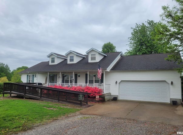 325 W NORTH Street, Dix, IL 62830