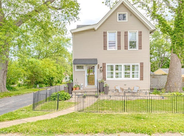 238 E Schaaf Road, Brooklyn Heights, OH 44131