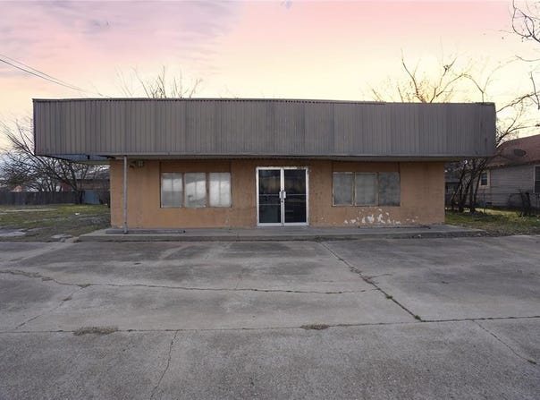 903 S OAK Avenue, Mineral Wells, TX 76067
