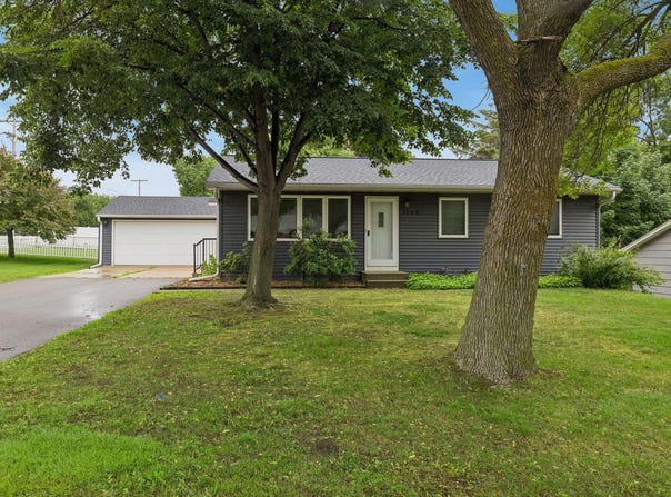 3609 Rolling View Drive, White Bear Lake, MN 55110