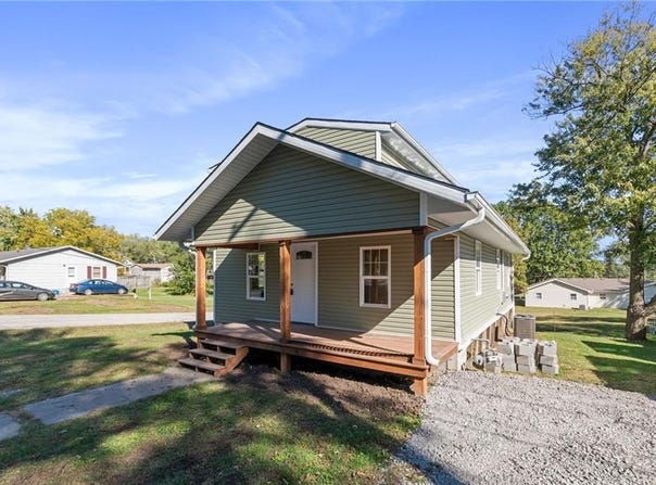 103 S Center Street, Cameron, MO 64429