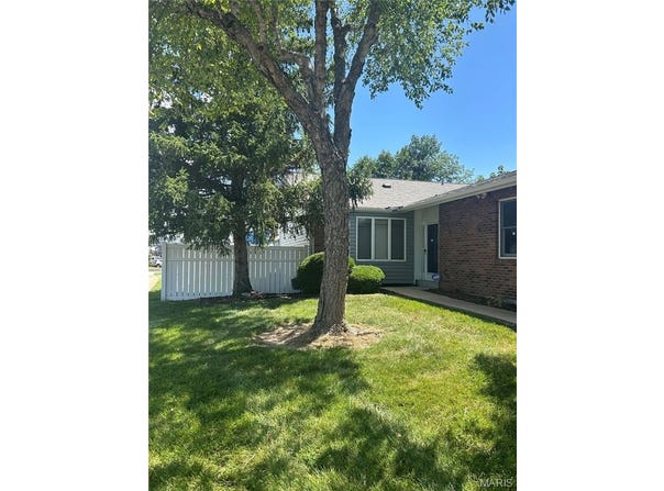 1723 Forest Hills Drive, St Charles, MO 63303