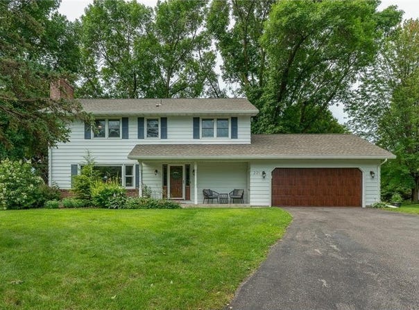 221 Crestwood Drive, North Mankato, MN 56003