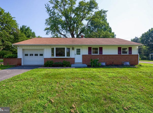 1046 HUNSICKER ROAD, LANCASTER, PA 17601