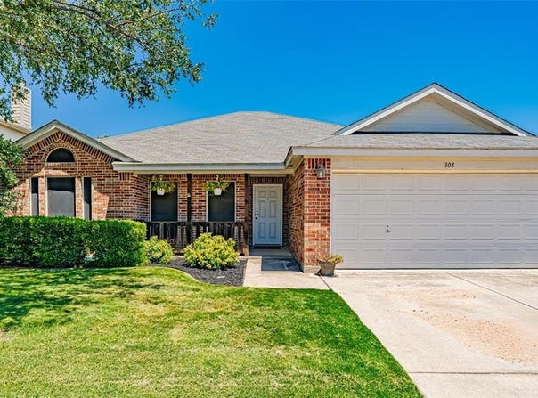 308 Vista Way Drive, Saginaw, TX 76179