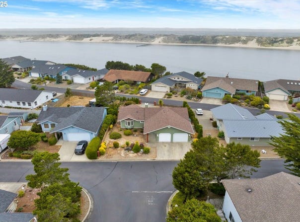 34 Wild Winds ST, Florence, OR 97439