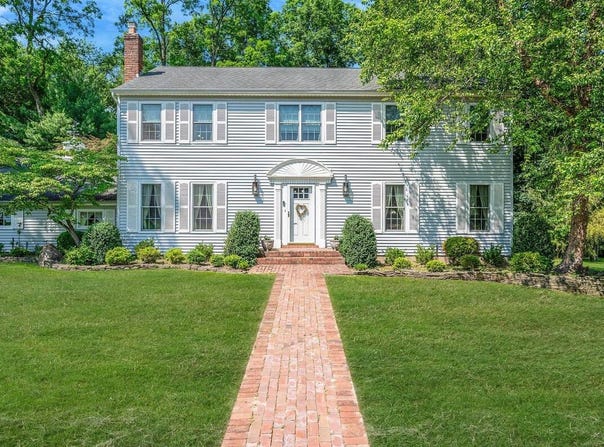 2 Seaview Lane, Mount Sinai, NY 11766