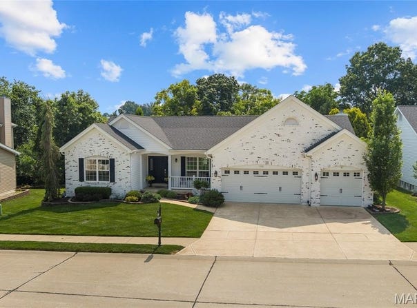 1136 New Ballwin Oaks Drive, Ballwin, MO 63021