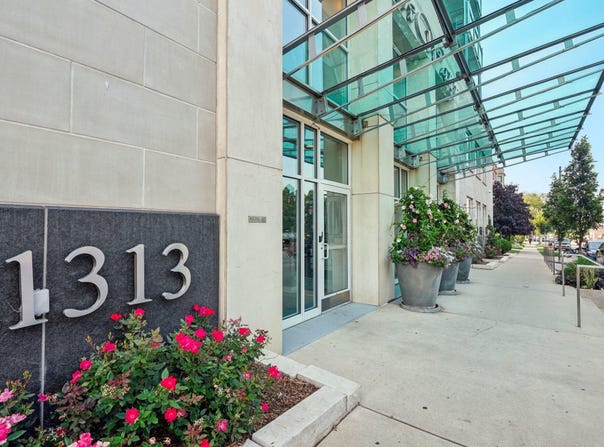 1313 N Franklin Pl, Milwaukee, WI 53202