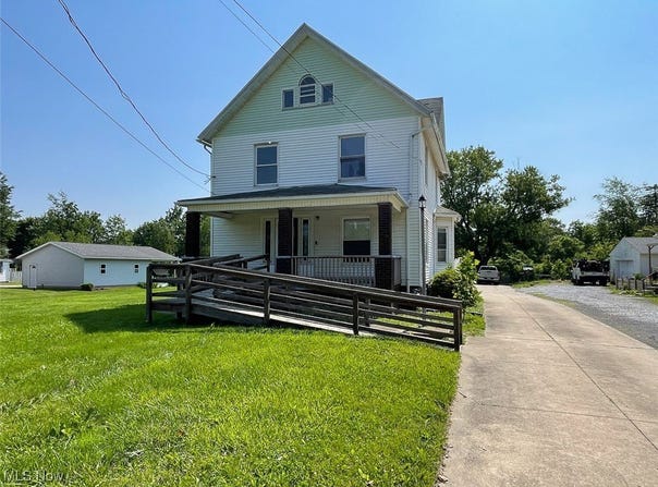 4034 Broadway Avenue NE, Louisville, OH 44641
