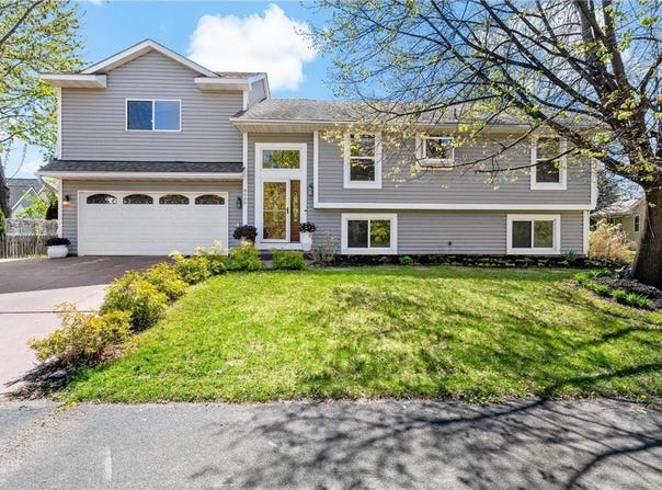 8600 Pineview Lane N, Maple Grove, MN 55369