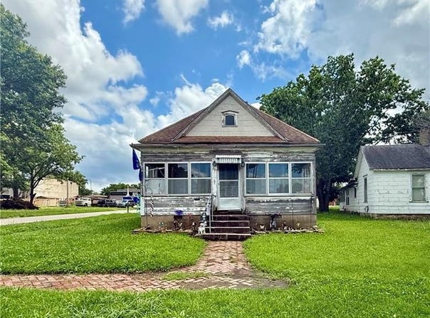 205 E 3rd Street E, Cherryvale, KS 67335