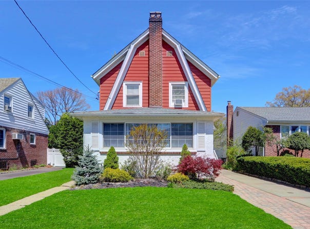 273 E Beverly Parkway, Valley Stream, NY 11580