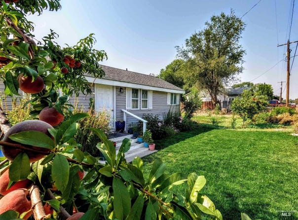 595 S 14th E, Mountain Home, ID 83647