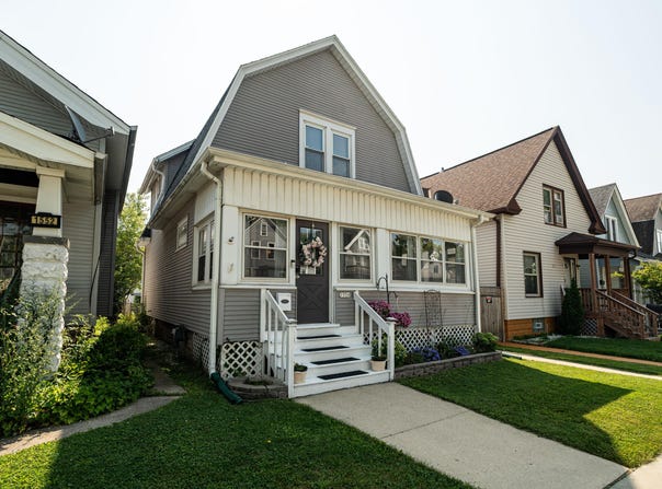 1556 S 73rd St, West Allis, WI 53214