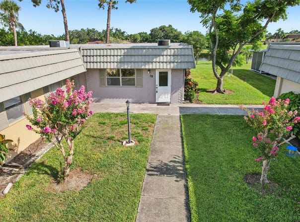 201 KINGS BOULEVARD, SUN CITY CENTER, FL 33573