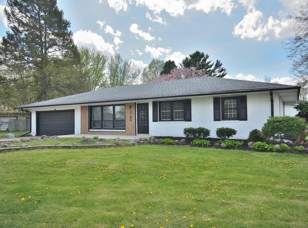 2106 Murphy Woods Rd, Beloit, WI 53511