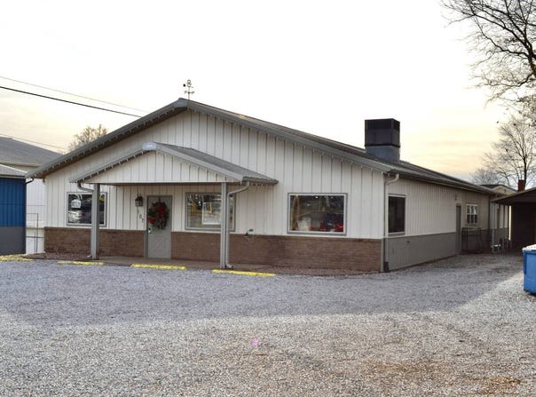 107 W. Main St., Albion, IL 62806