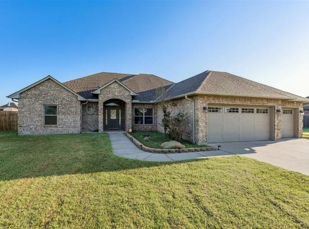 8542 SW Sun Valley Drive, Lawton, OK 73505