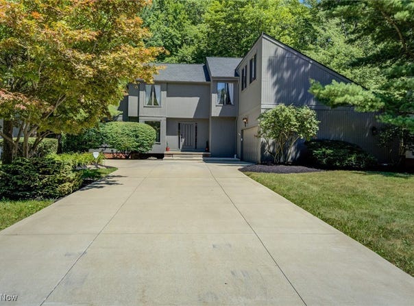 5009 Lansdowne Drive, Solon, OH 44139