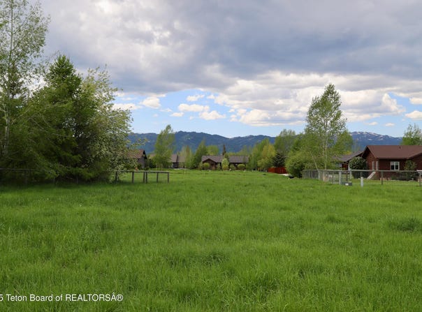 8091 TROUT Bend, Victor, ID 83455