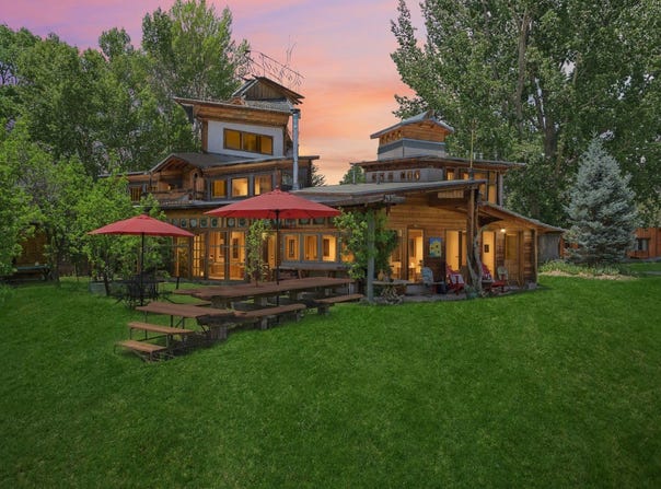 627 Boyer Lane, Taos, NM 87571