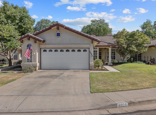 4025 W Hemlock Court, Visalia, CA 93277