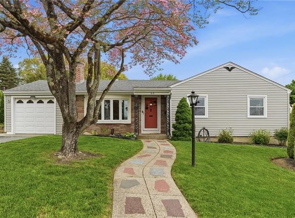 13 Garden Drive, Lincoln, RI 02865