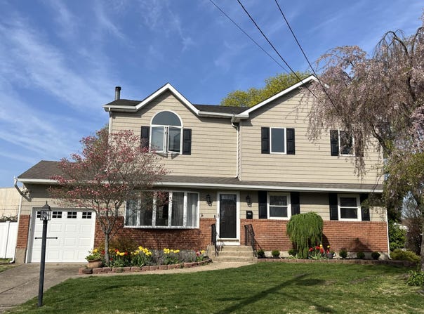 39 Rosella Court, West Babylon, NY 11704