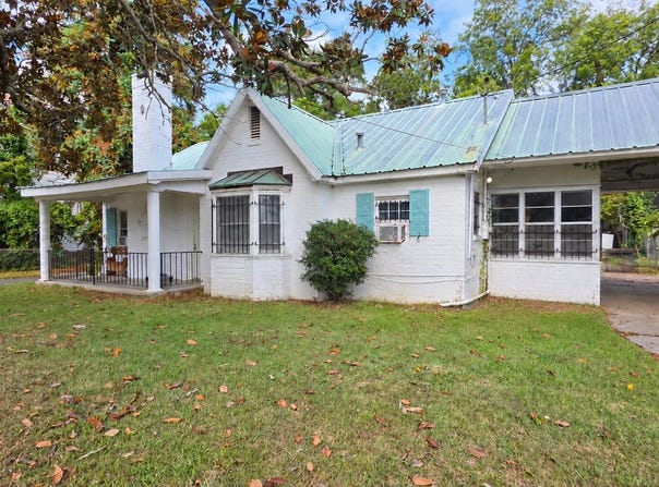 610 W Hampton Street, Elloree, SC 29047