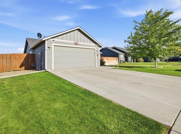5813 Robert Wayne Dr, Pasco, WA 99301