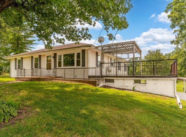 6717 Giant City Road, Carbondale, IL 62902