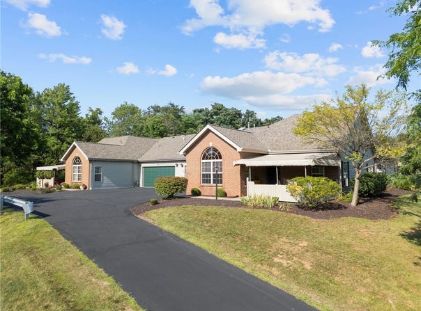 5178 Polo Fields Dr, Hampton, PA 15044