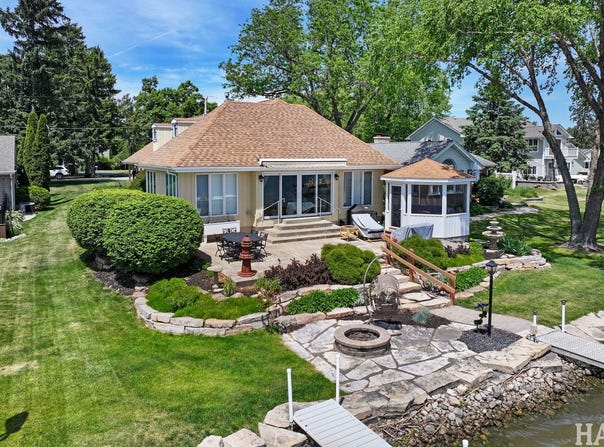 716 S Riverside Drive, McHenry, IL 60050