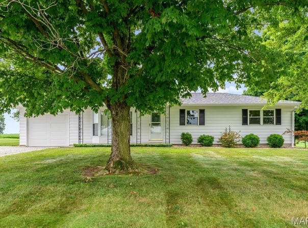 5662 Ohlwine Road, Red Bud, IL 62278