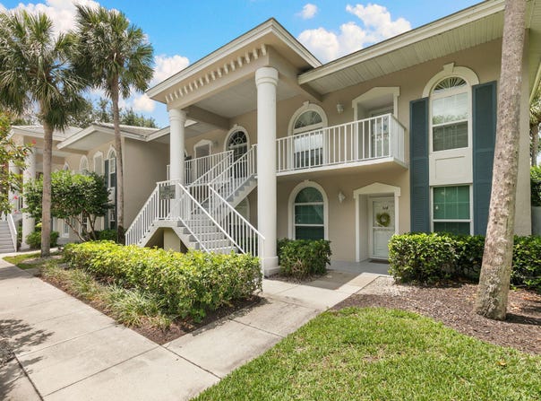 8161 TWELVE OAKS Circle unit: 512, Naples, FL 34113