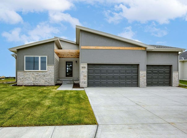 21008 Hartman Avenue, Elkhorn, NE 68022