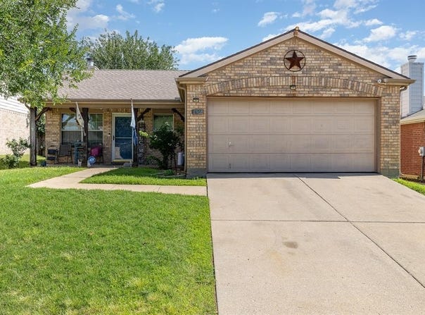 8900 Tumbleweed Drive, Cross Roads, TX 76227