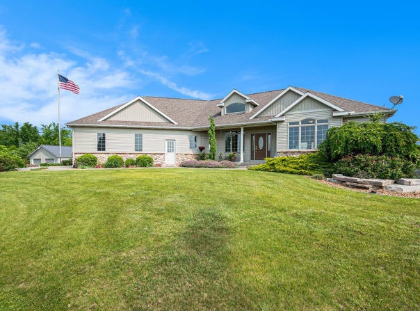 4373 Cleveland Street E, Coopersville, MI 49404