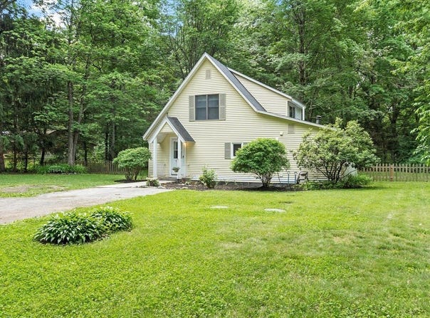 42 Fuller Ave, Lancaster, MA 01523