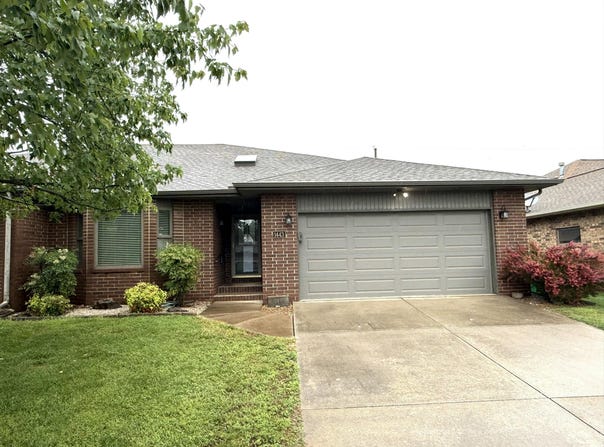 1443 E Powell Street, Springfield, MO 65804