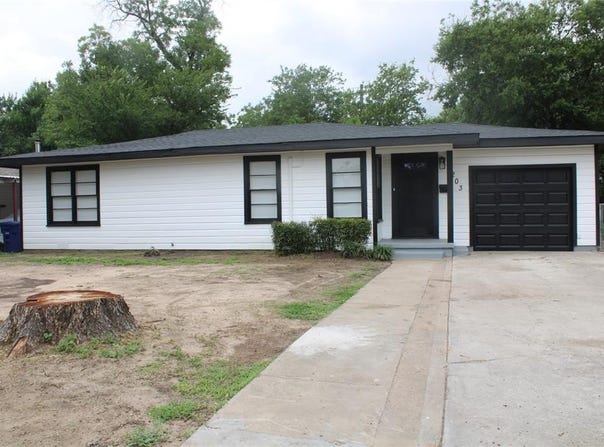2203 SOUTHSIDE DR, Brownwood, TX 76801