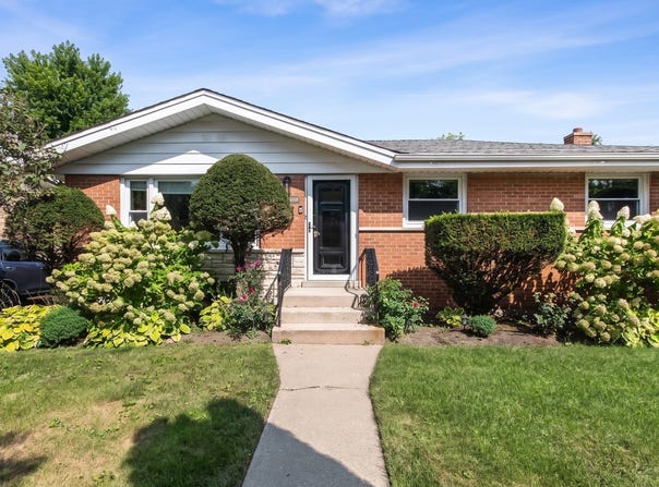 8315 Parkside Avenue, Morton Grove, IL 60053