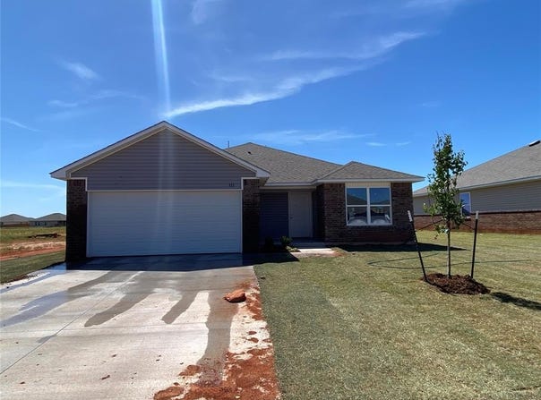 933 S Buffalo Lane, Mustang, OK 73064