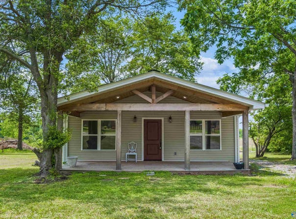 443 Main Street South, Section, AL 35771